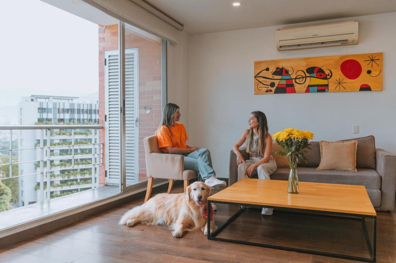 Travelers Orange Medellin