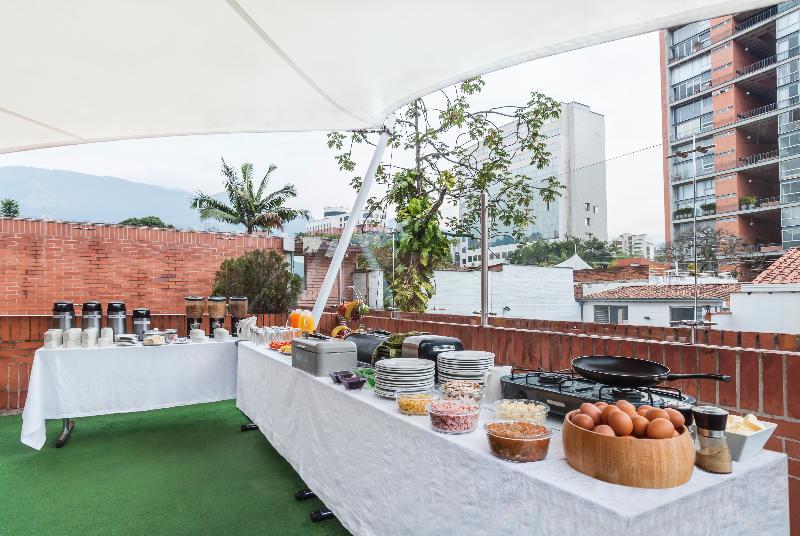 Travelers Orange Medellin